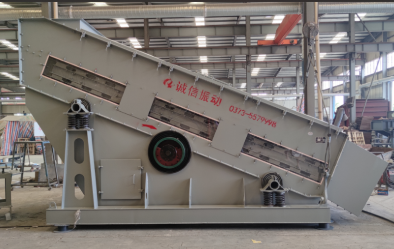 弹性环保筛：湿粘物料分级的破局者